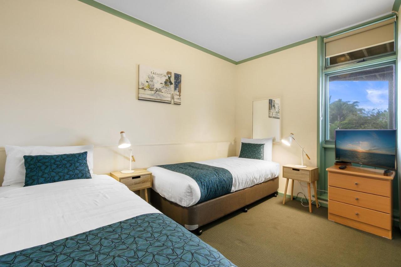 Comfort Inn & Suites Лейкс-Энтранс Экстерьер фото