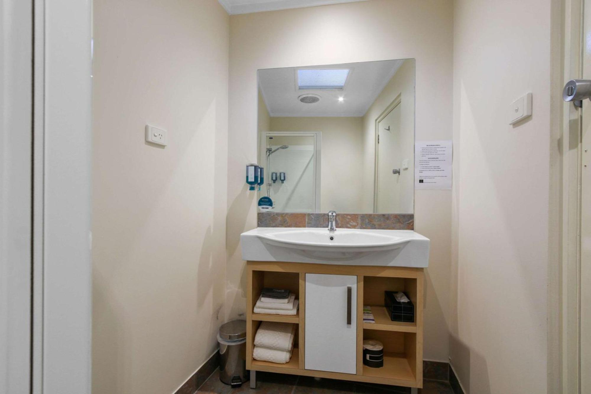 Comfort Inn & Suites Лейкс-Энтранс Экстерьер фото