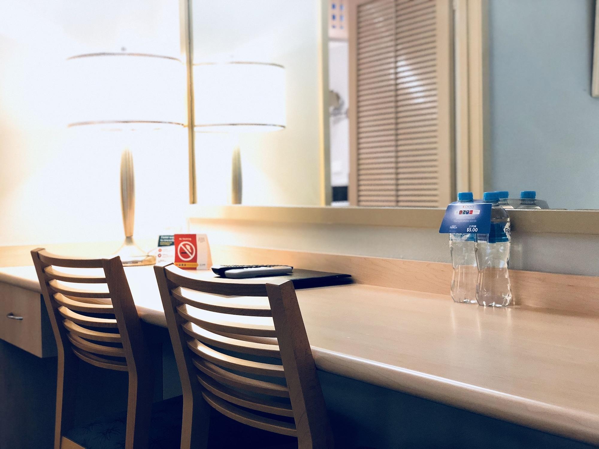 Comfort Inn & Suites Лейкс-Энтранс Экстерьер фото