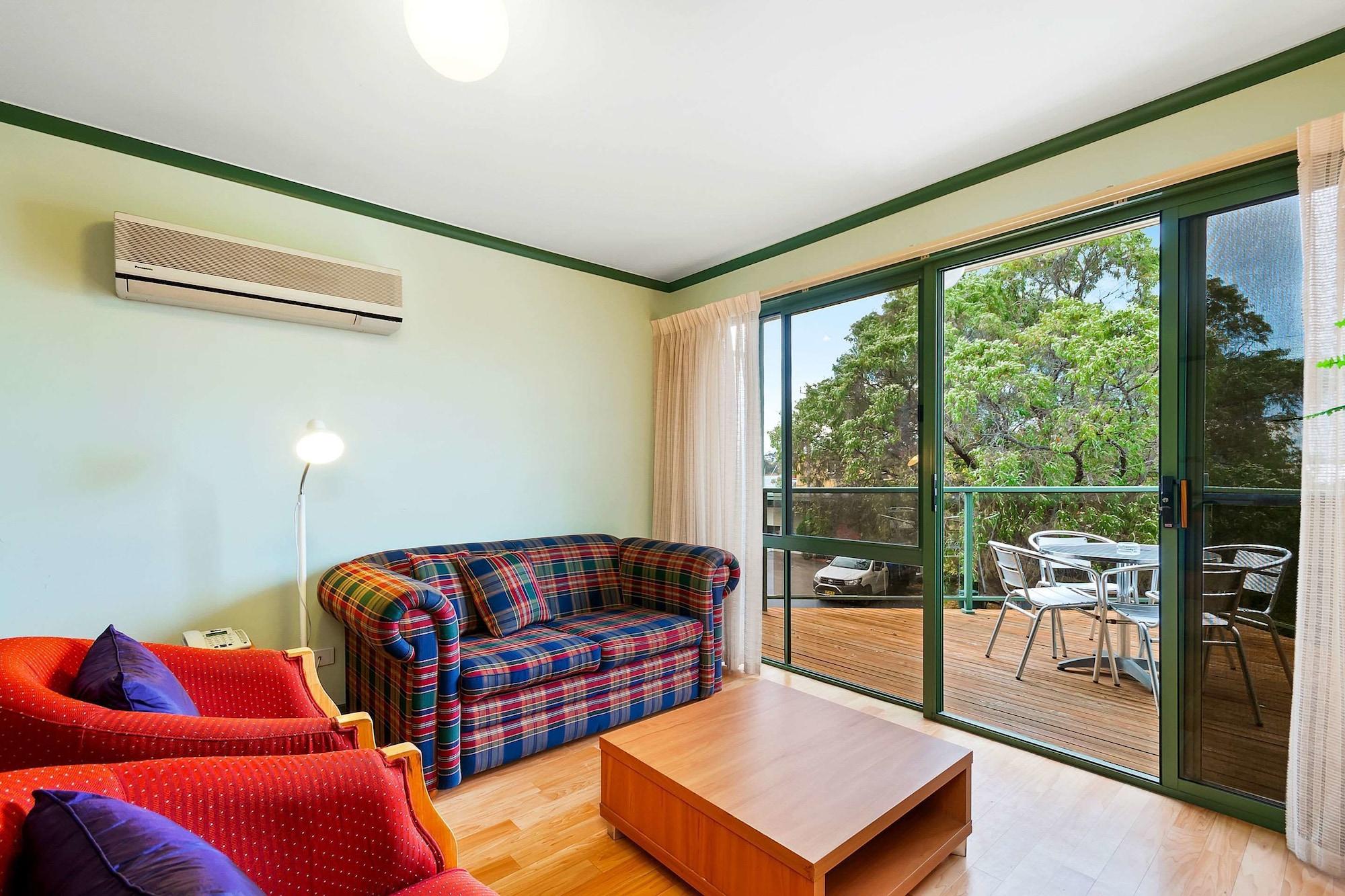 Comfort Inn & Suites Лейкс-Энтранс Экстерьер фото
