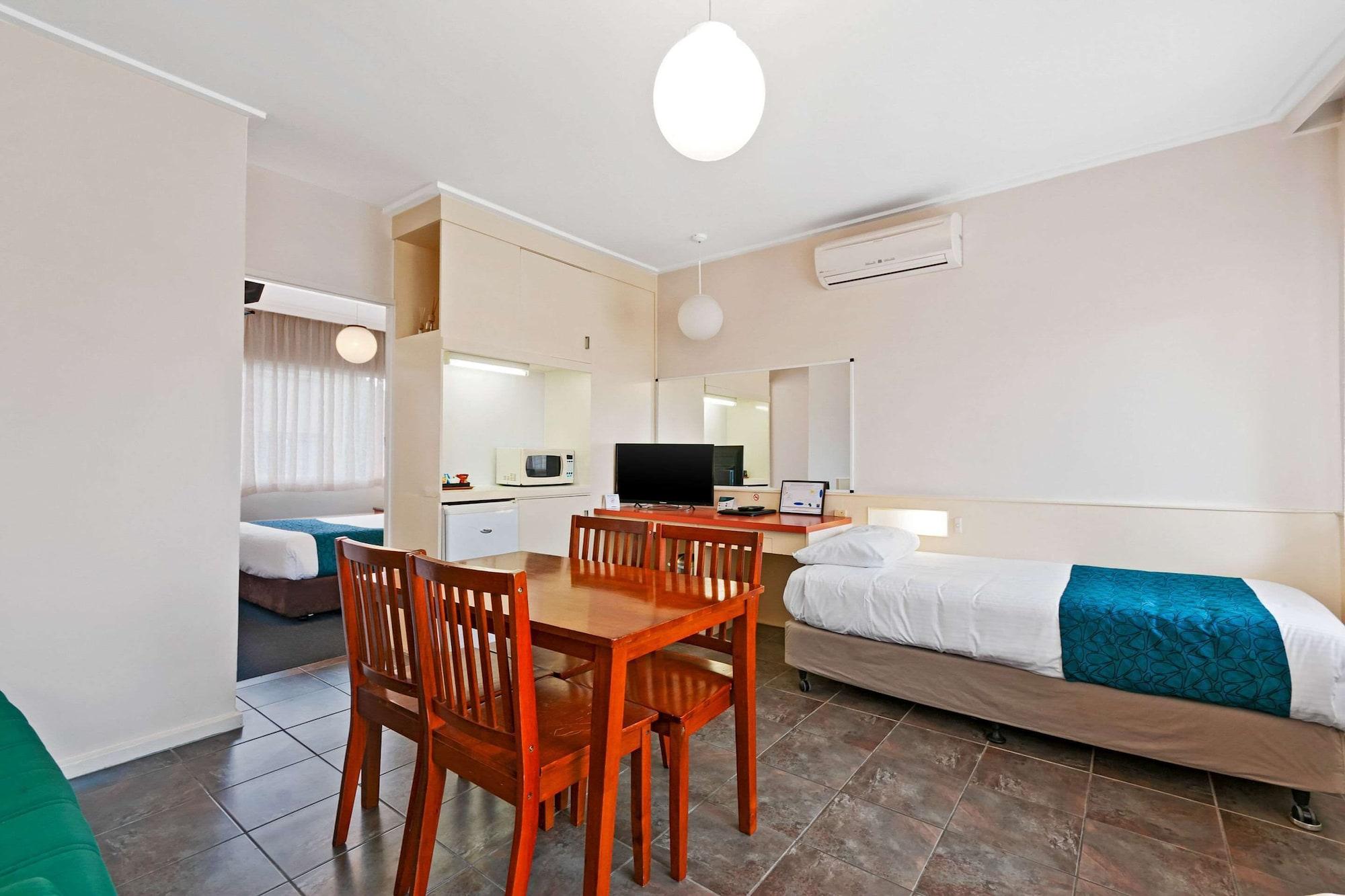 Comfort Inn & Suites Лейкс-Энтранс Экстерьер фото