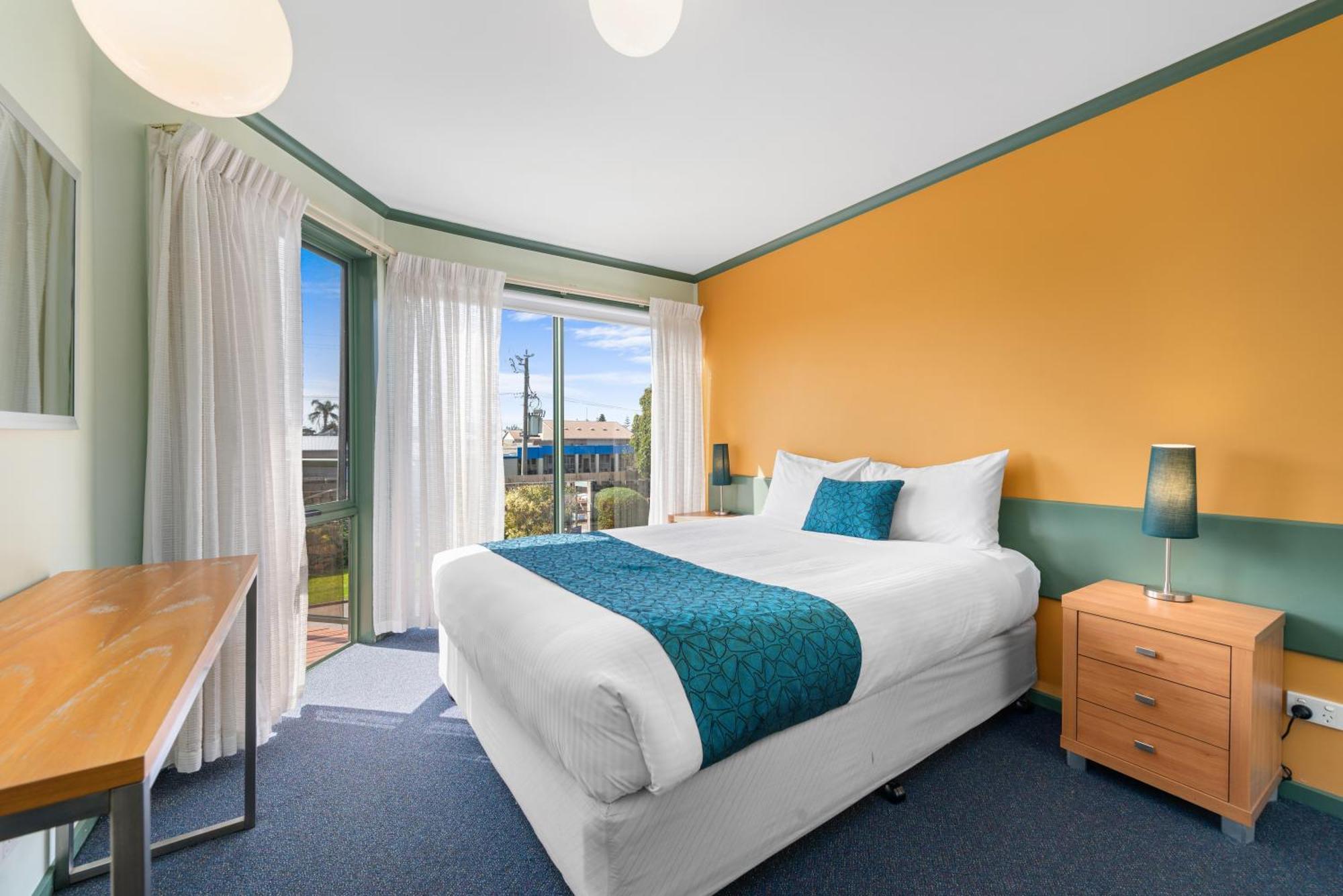 Comfort Inn & Suites Лейкс-Энтранс Экстерьер фото